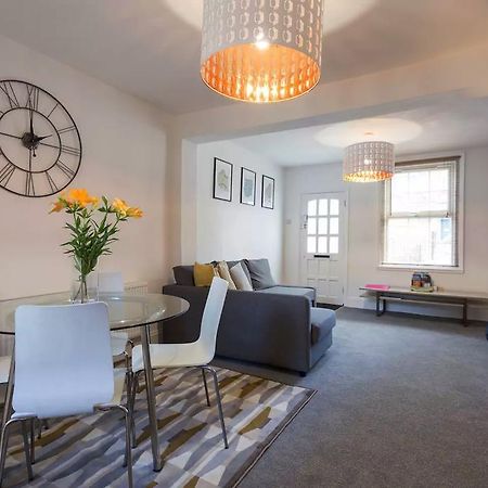 Hastings House - Modern 2 Bedroom House In Central Luton & Near Airport المظهر الخارجي الصورة