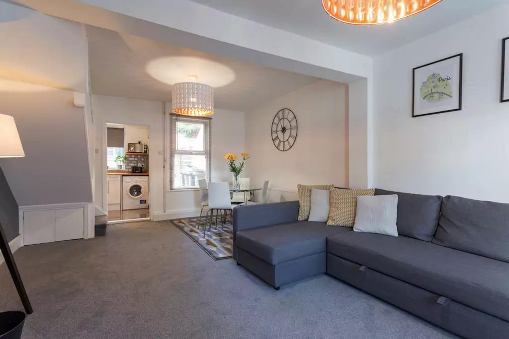 Hastings House - Modern 2 Bedroom House In Central Luton & Near Airport المظهر الخارجي الصورة