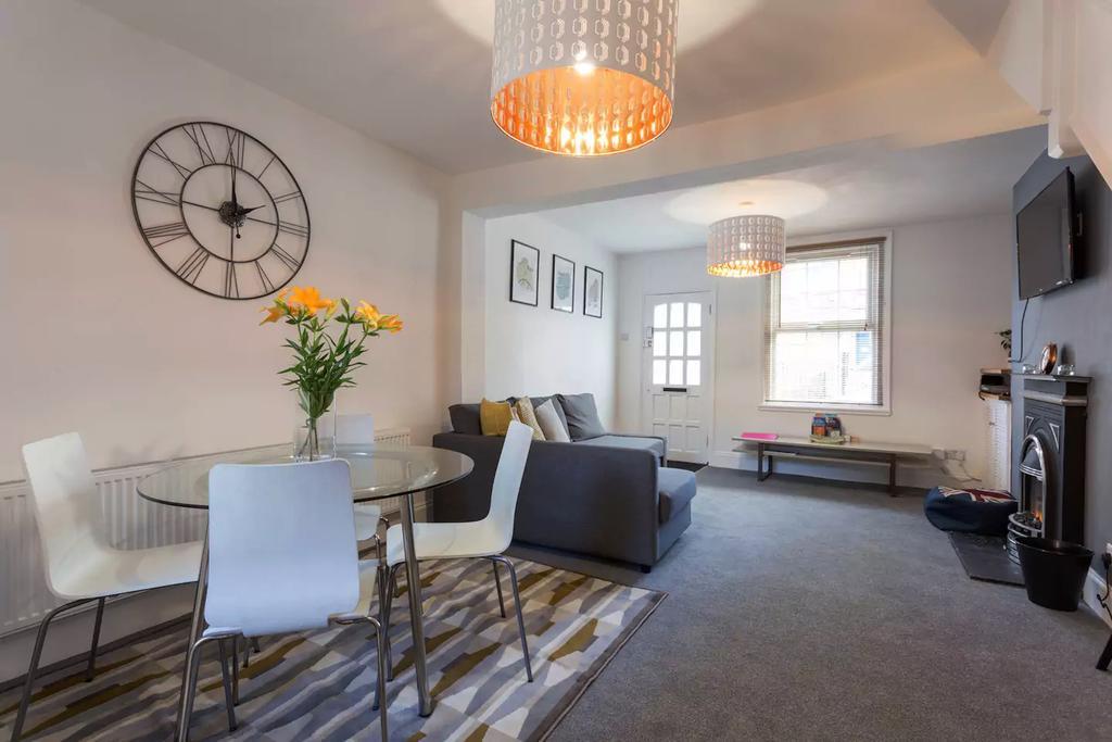 Hastings House - Modern 2 Bedroom House In Central Luton & Near Airport المظهر الخارجي الصورة