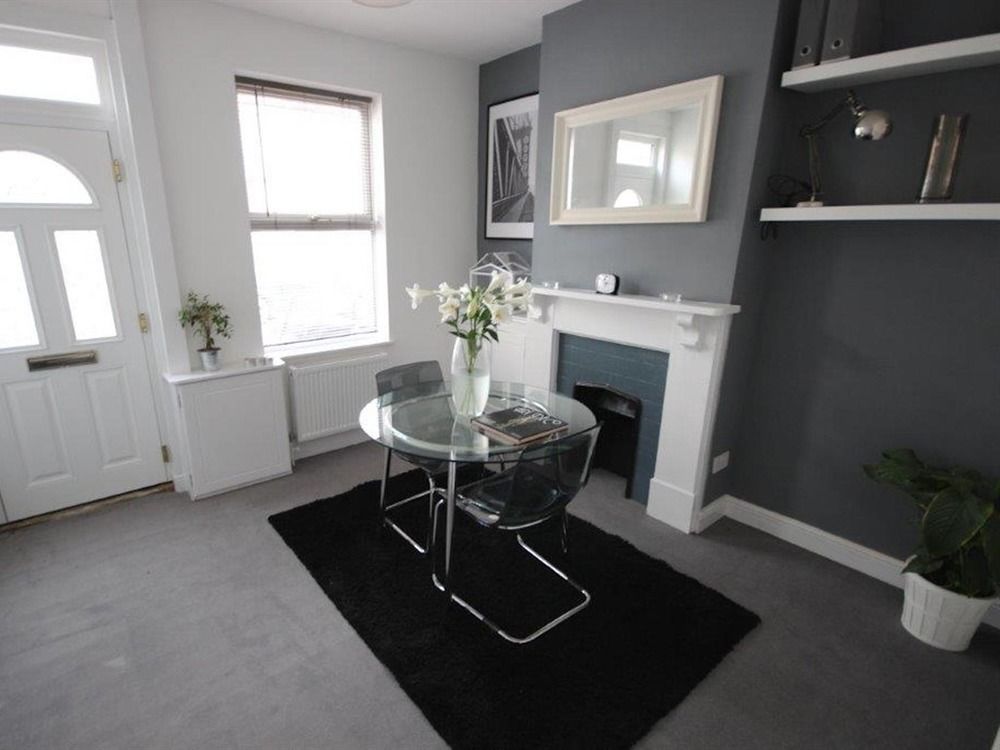 Hastings House - Modern 2 Bedroom House In Central Luton & Near Airport المظهر الخارجي الصورة