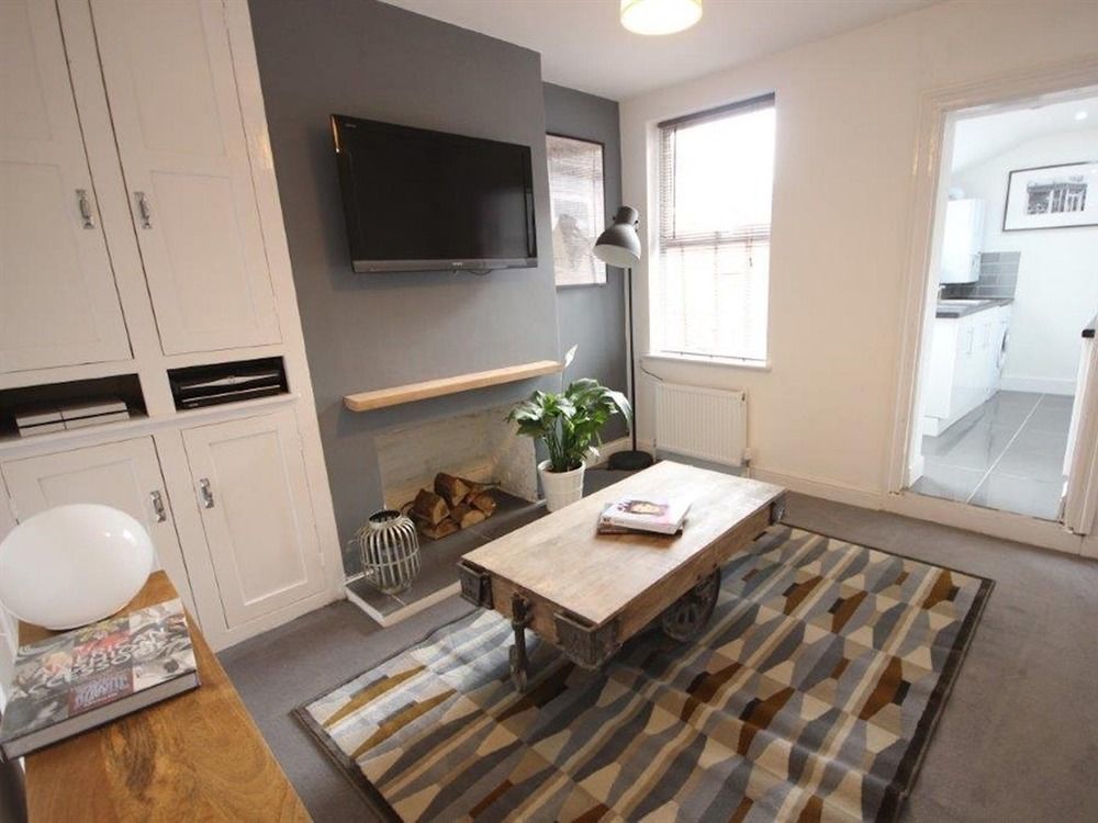 Hastings House - Modern 2 Bedroom House In Central Luton & Near Airport المظهر الخارجي الصورة
